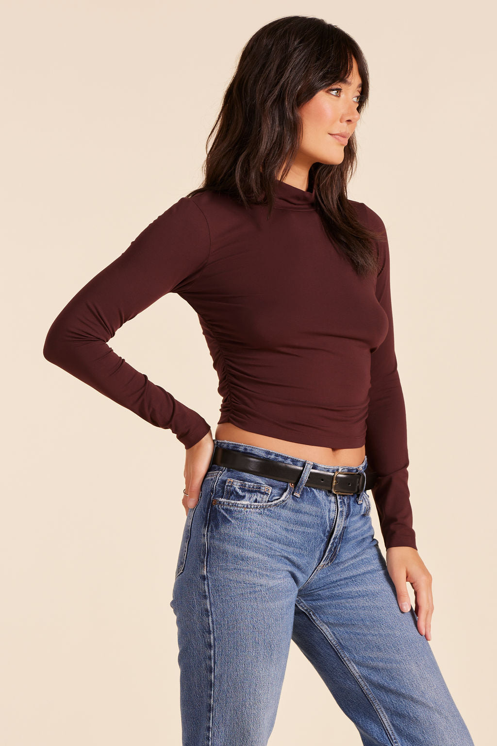 MOCK NECK SHIRRED CROP TOP