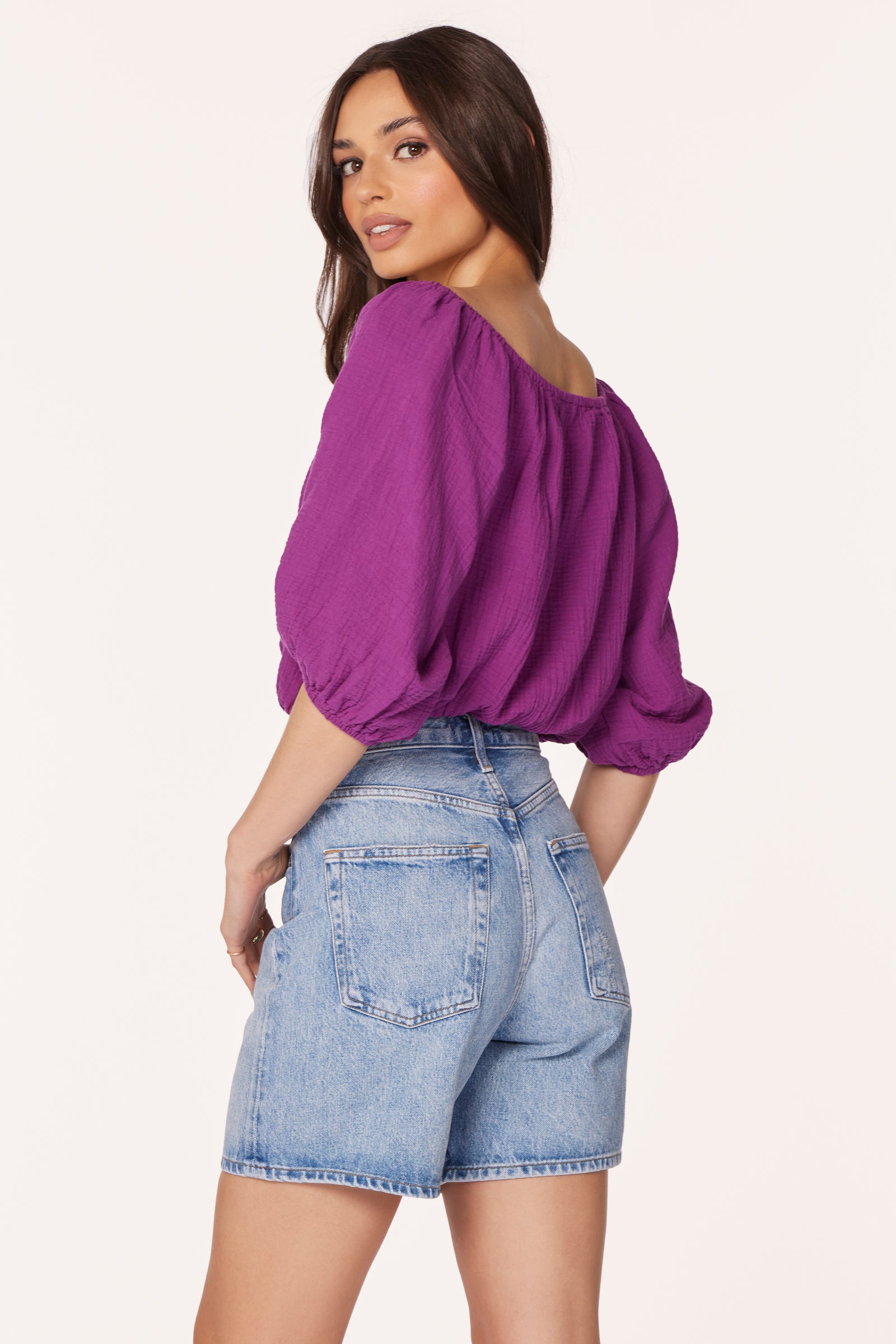 BOATNECK SHIRRED 3/4 SLEEVE TOP