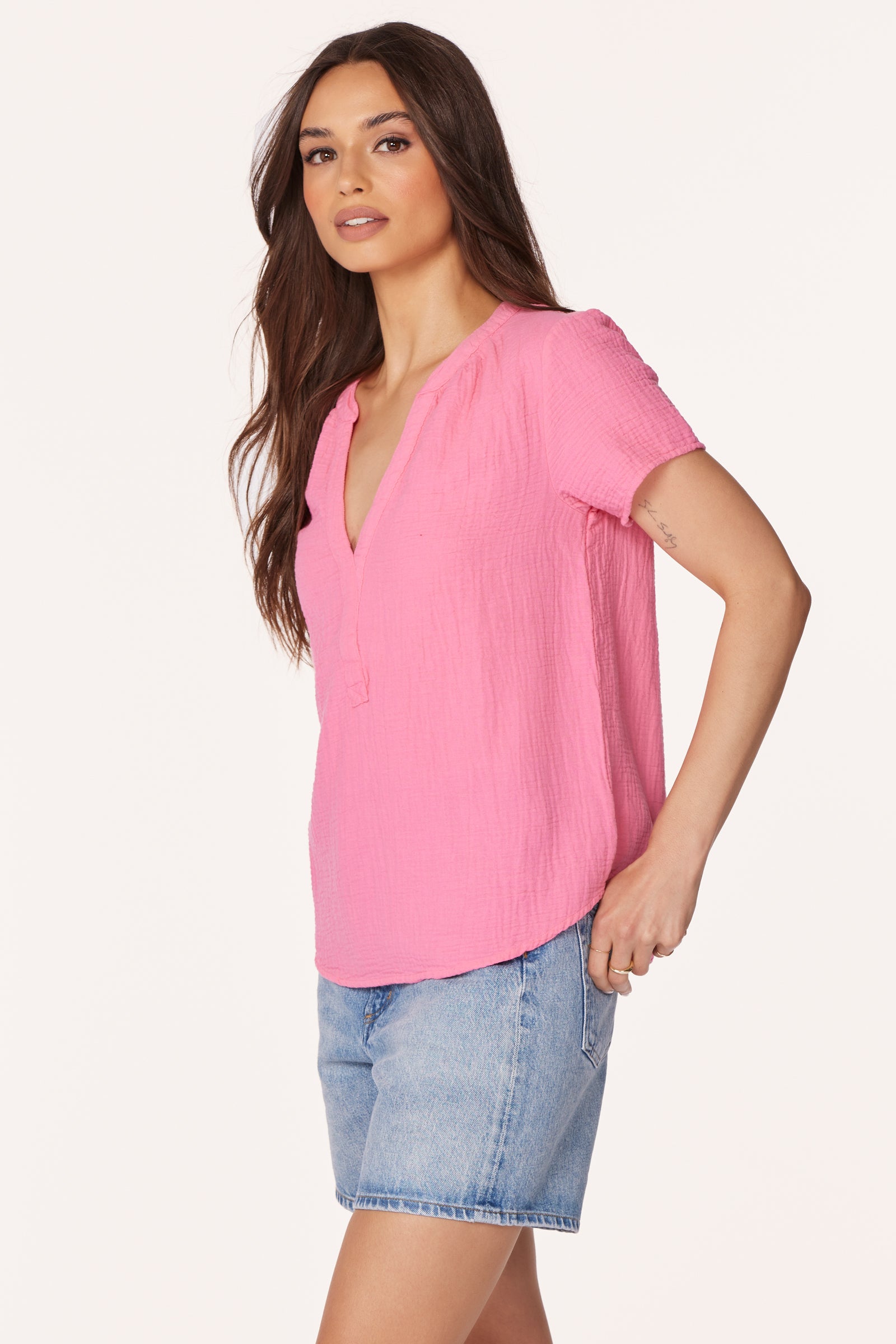 SPLIT NECK TOP