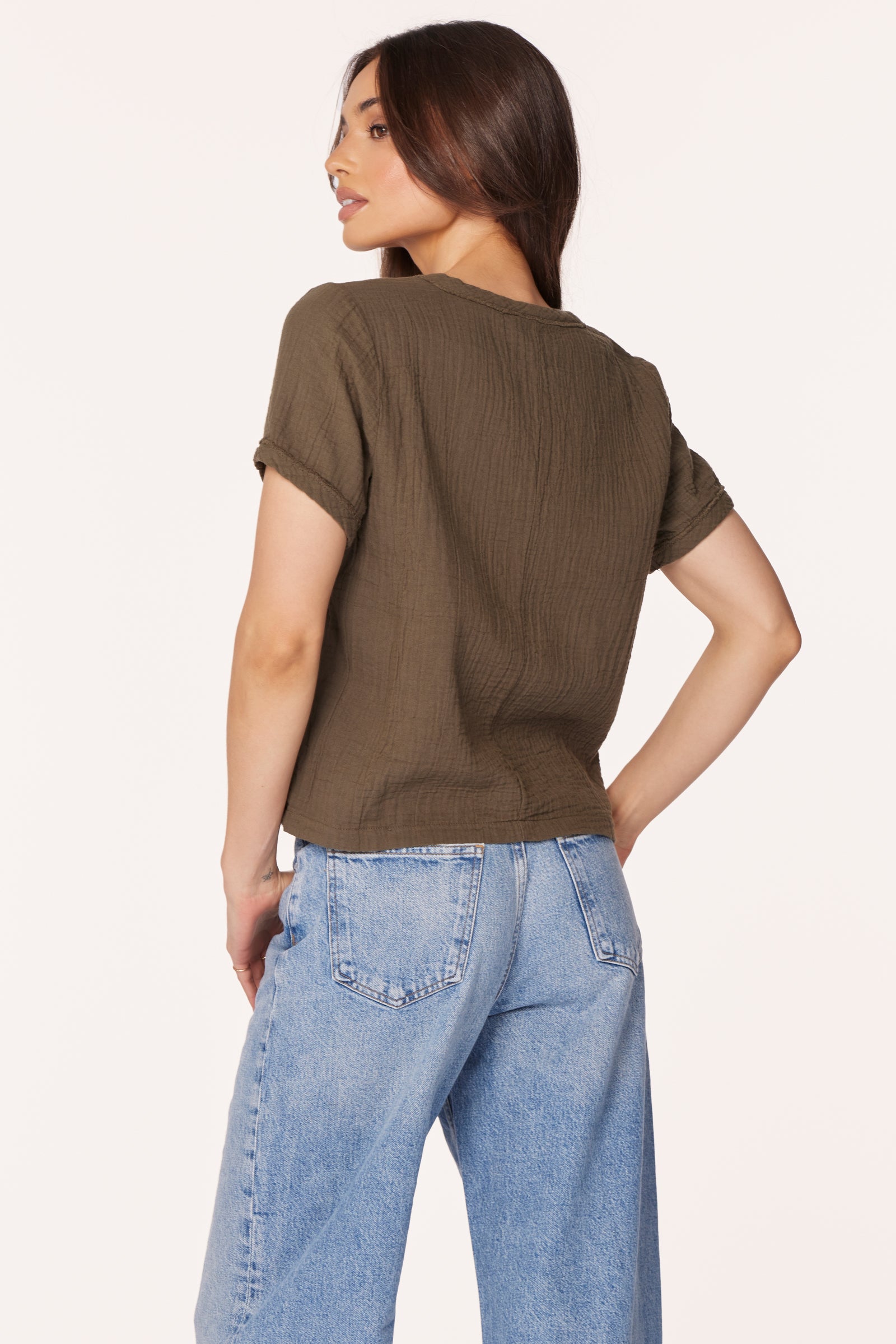 BOXY CROP V-NECK