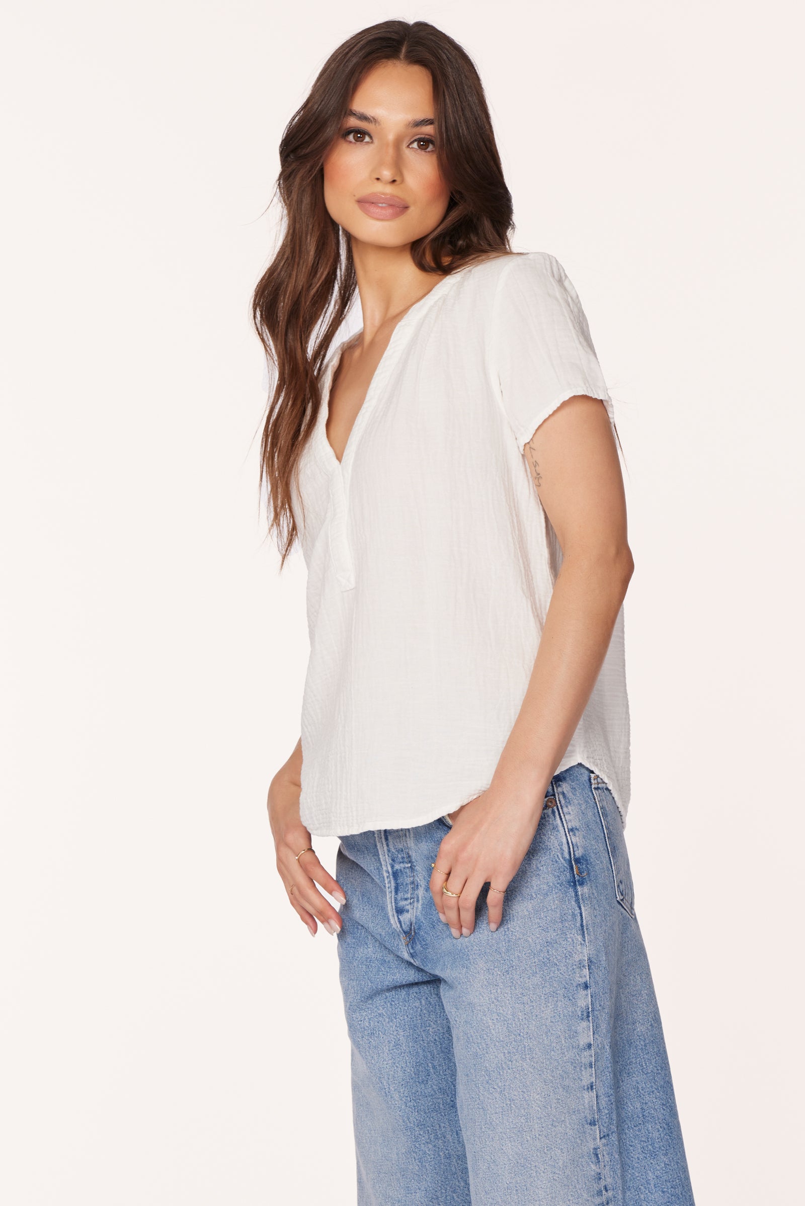 SPLIT NECK TOP