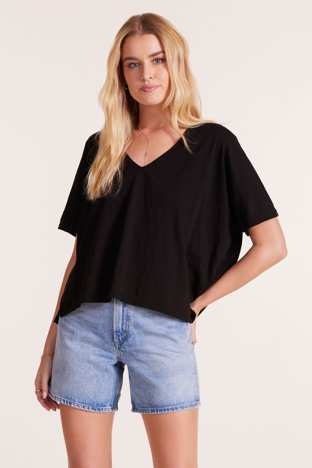 OVERSIZE V-NECK TEE