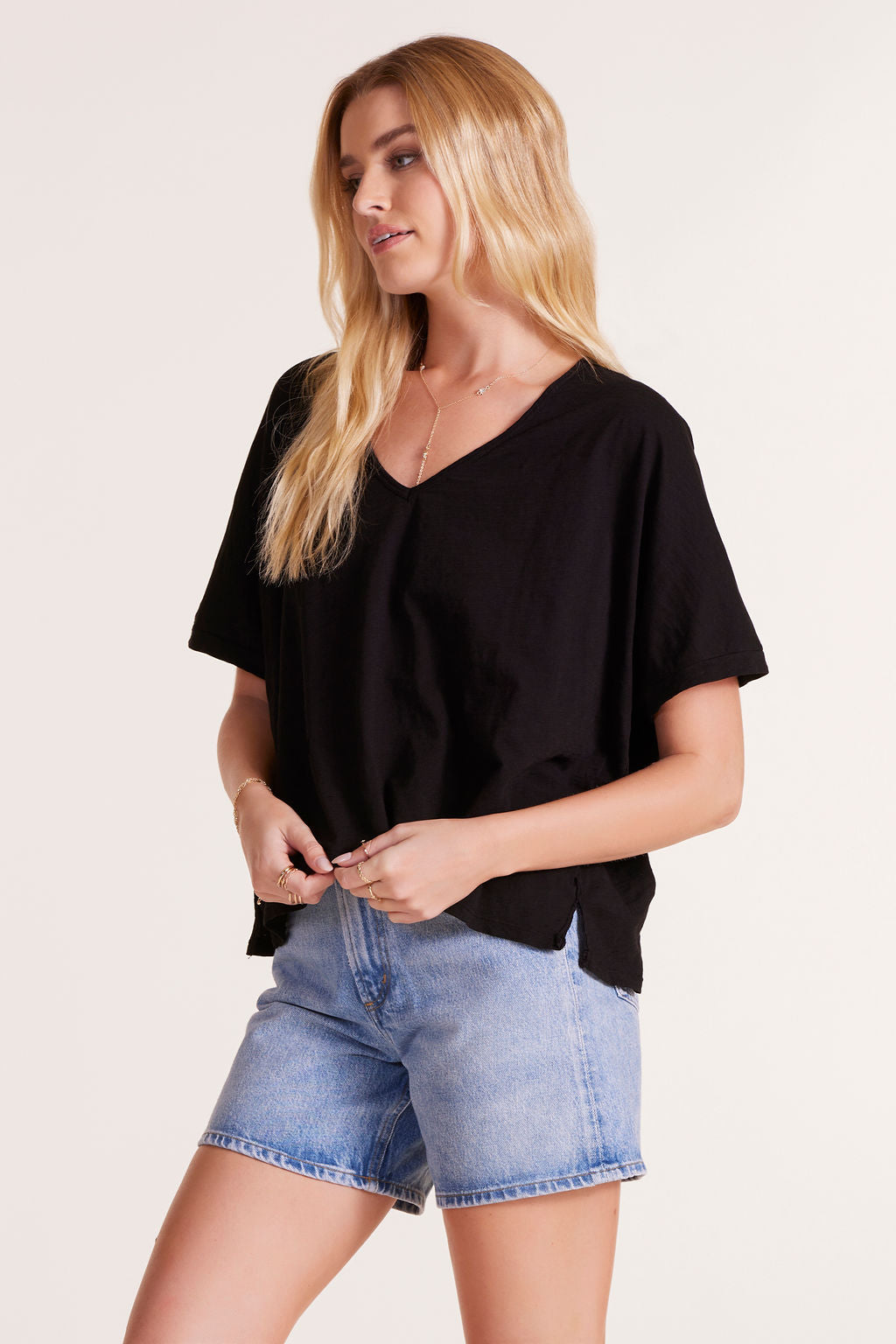 OVERSIZE V-NECK TEE