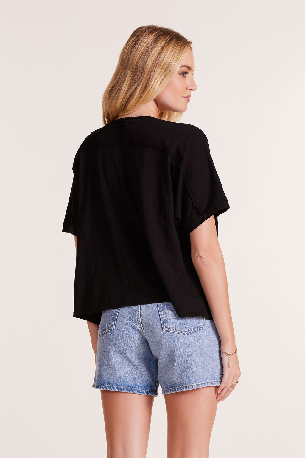 OVERSIZE V-NECK TEE