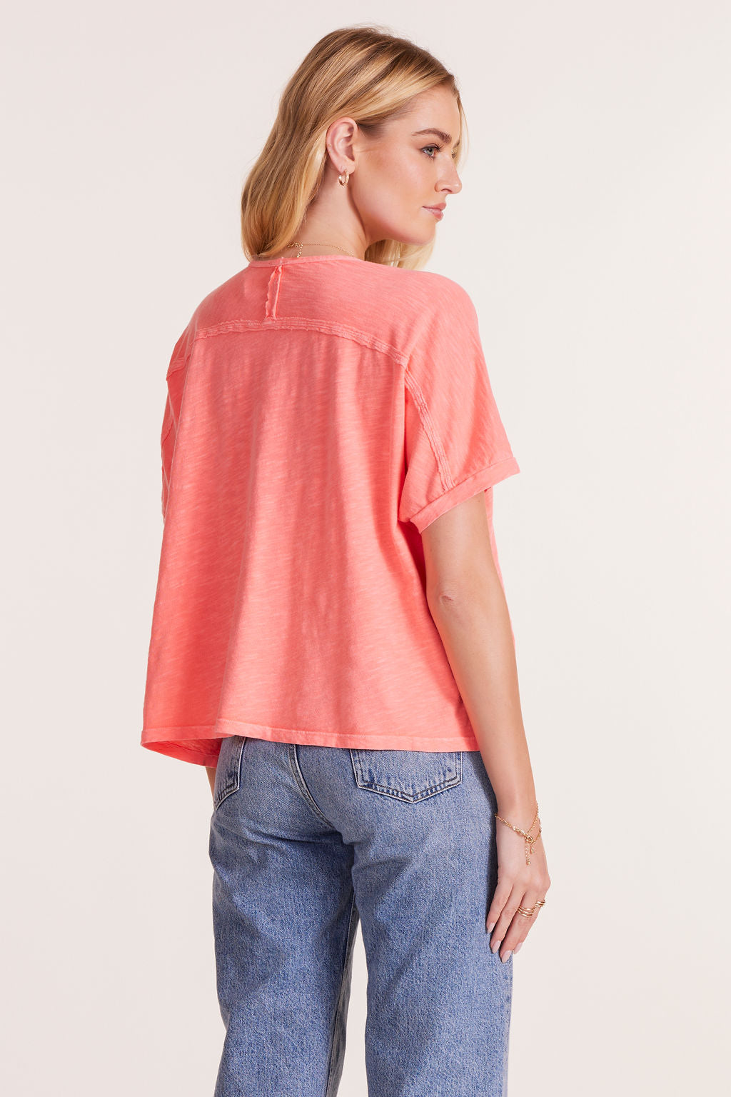 OVERSIZE V-NECK TEE